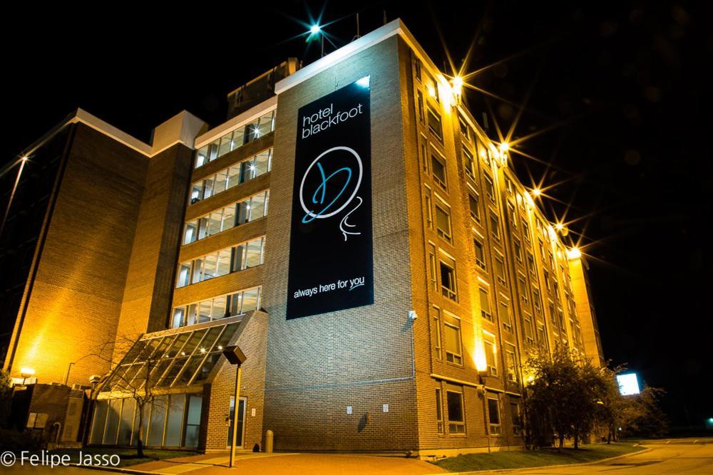 Hotel Blackfoot Calgary Exterior photo