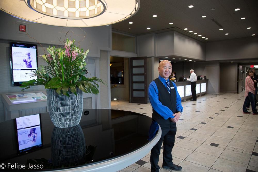 Hotel Blackfoot Calgary Exterior photo