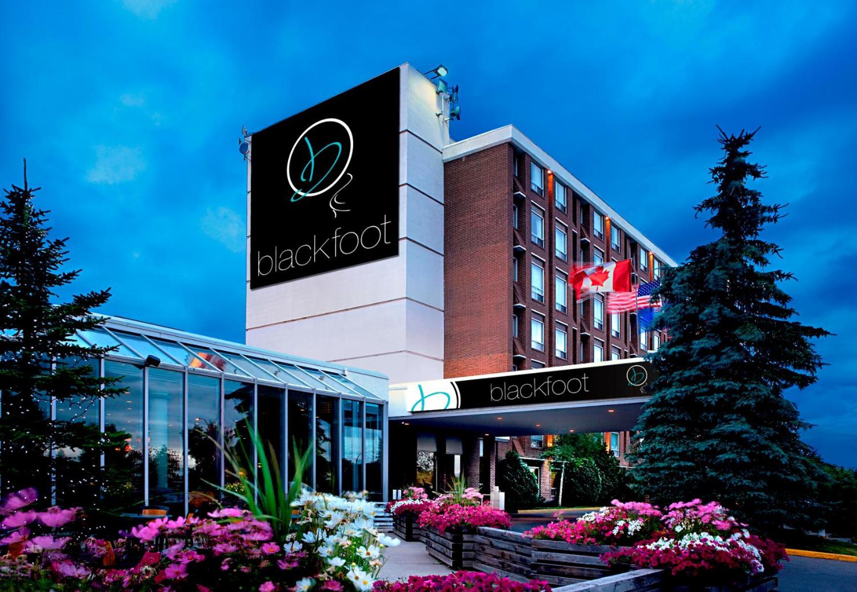 Hotel Blackfoot Calgary Exterior photo