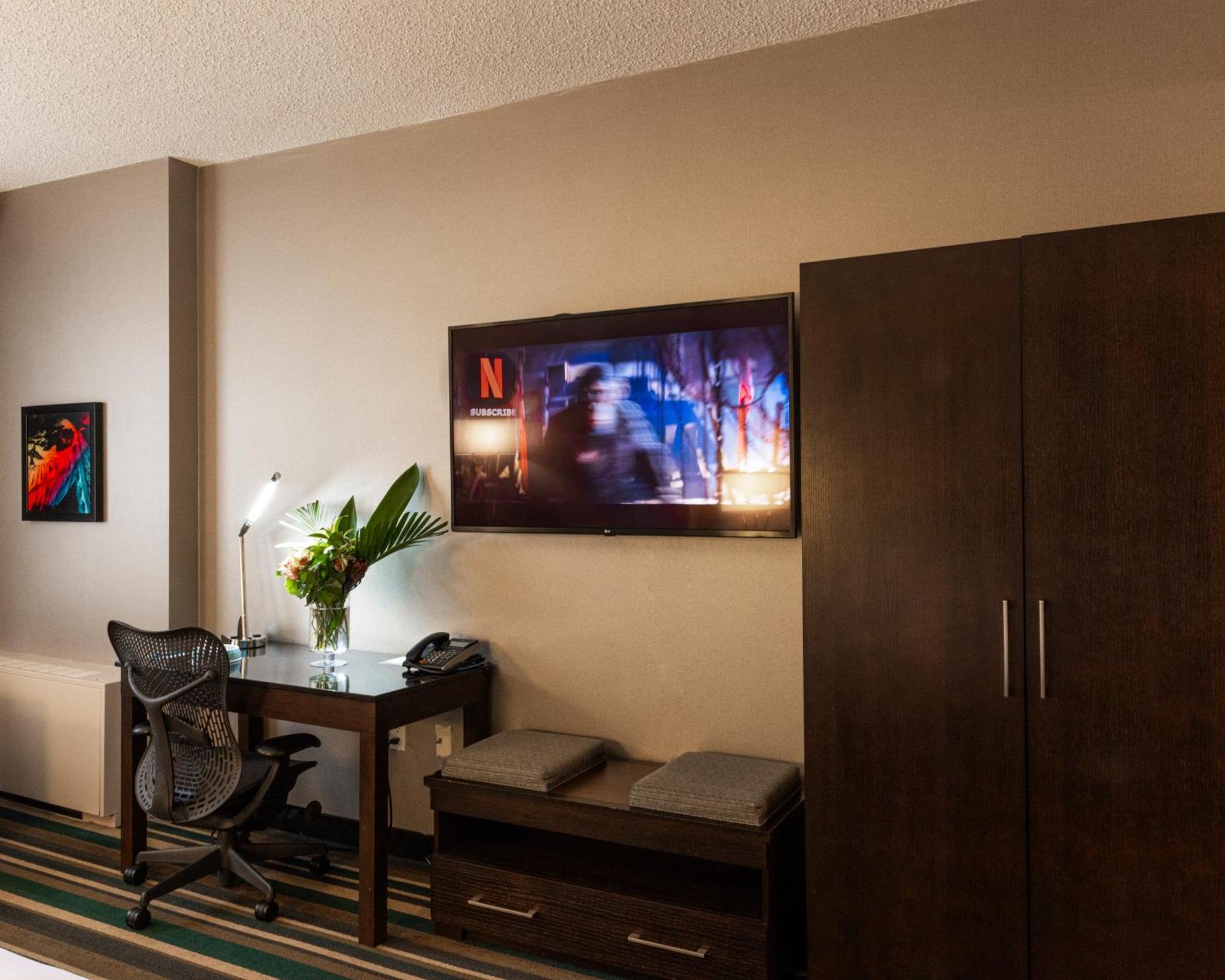 Hotel Blackfoot Calgary Exterior photo
