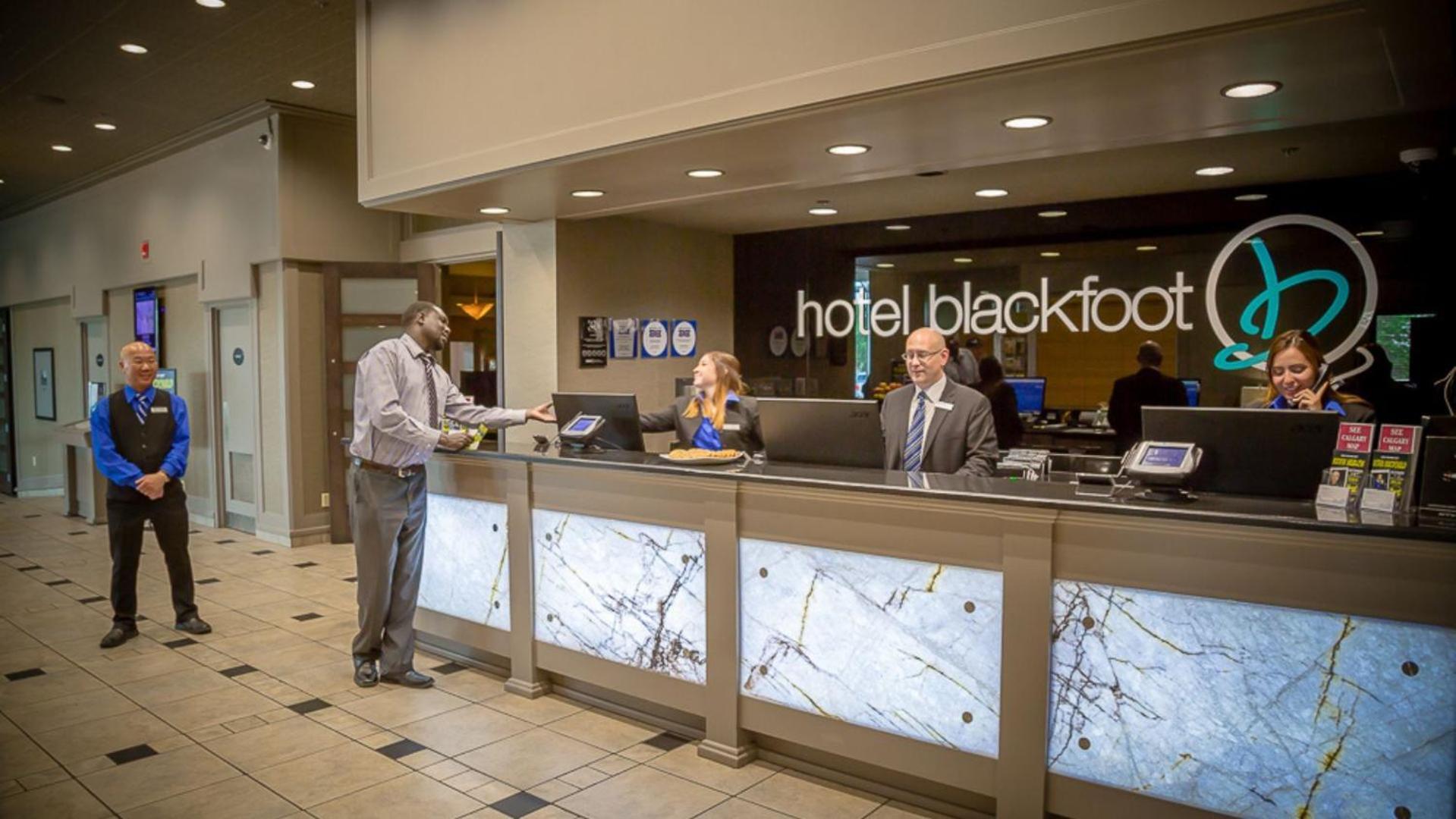 Hotel Blackfoot Calgary Exterior photo